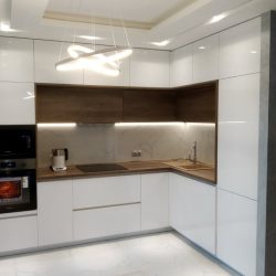 Белая угловая кухня на заказ