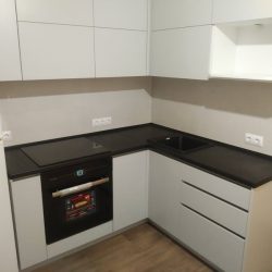 Маленькая угловая кухня