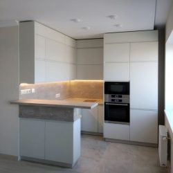 Маленькая кухня с барной стойкой