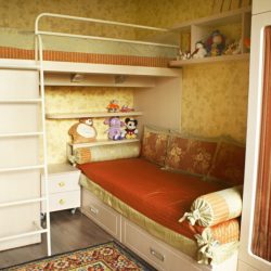 Комплект мебели в детскую комнату на заказ