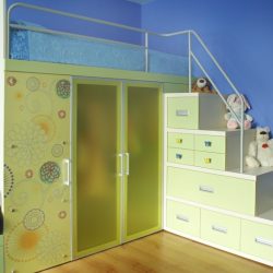 Детская кровать с распашным трехстворчатым шкафом