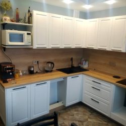 Угловая кухня в классическом стиле