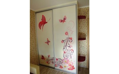 Белый детский шкаф купе с полками для девочек