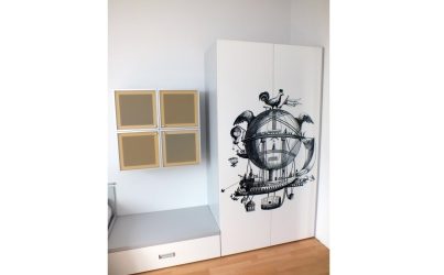 Распашной детский шкаф в комнату школьника белый