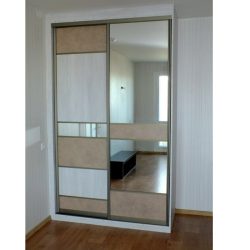 Двухдверный шкаф купе с зеркалом корпусный