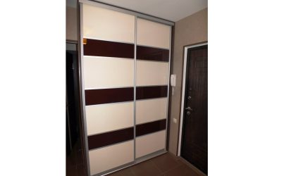 Двухдверный шкаф купе в прихожую