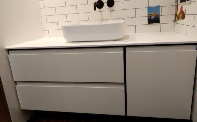 Комплект мебели в ванную с тумбой под раковину