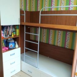 Набор детской мебели с двухъярусной кроватью