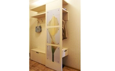 Мебель в прихожую в светлых тонах