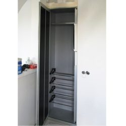 Одностворчатый распашной встроенный шкаф с зеркалом