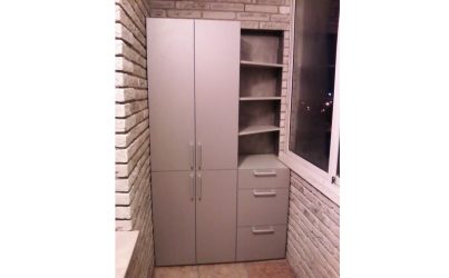 2-х створчатый распашной шкаф с тумбой на балкон