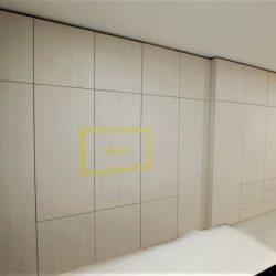 Белый распашной шкаф с ящиками в спальню