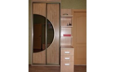 Шкаф купе с зеркалом и тумба в прихожую