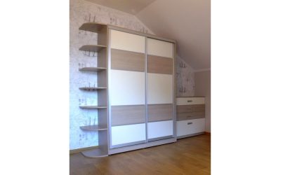 Шкаф купе и комод в мансарду