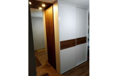 Шкаф купе в прихожую корпусный на заказ