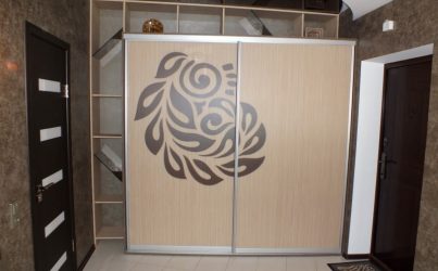 Шкаф купе в прихожую с открытыми полками