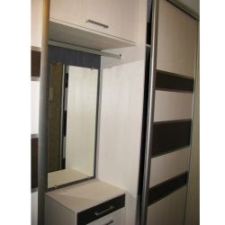 Шкаф купе в коридор с тумбой