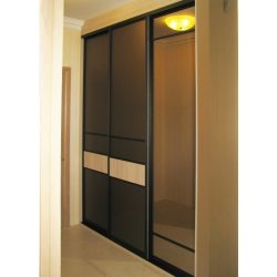 Шкаф купе с зеркалом корпусный в комнату