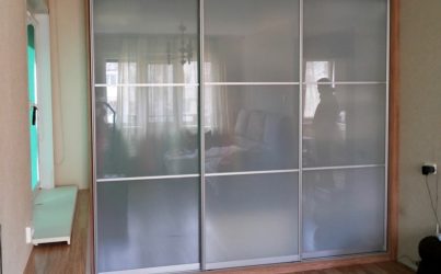 Шкаф купе со стеклянными дверями на заказ