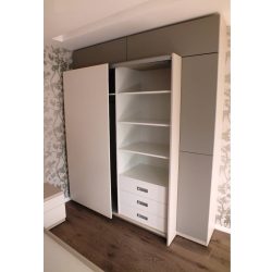 Шкаф купе в гостиную с антресолью