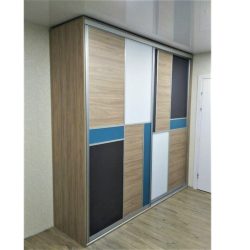 Корпусный шкаф купе в прихожую
