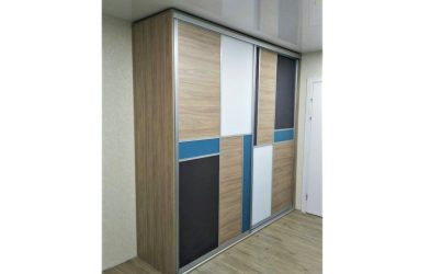 Корпусный шкаф купе в прихожую