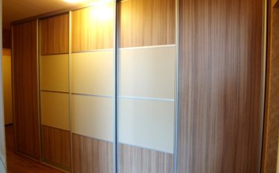 Вместительный шкаф купе в прихожую на заказ