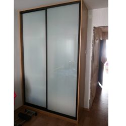 Шкаф купе в спальню стекло белое матовое