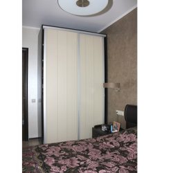 Шкаф купе в спальню светлый