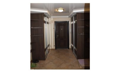 Набор мебели в прихожую из шкафов купе с зеркалом