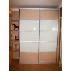 Светлый шкаф купе в прихожую корпусный