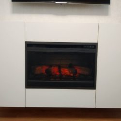 Тумба под ТВ в гостиную с декоративным камином