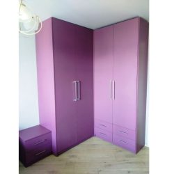 Угловой распашной шкаф в спальню