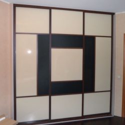 Угловой шкаф купе в комнату