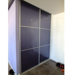 Встраиваемый шкаф купе со стеклянными дверями