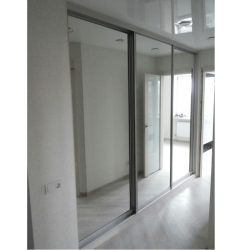 Встроенный шкаф купе 3 двери с матовым стеклом